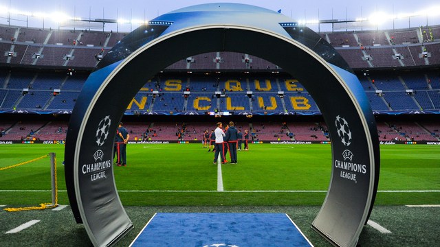 BARCELONA, SPAIN - SEPTEMBER 29: Bayer 04 Leverkusen stand on the pitch ahead of their UEFA Champions League Group E match between FC Barcelona and Bayer 04 Leverkusen on September 29, 2015 in Barcelona, Spain. (Photo by David Ramos/Getty Images)